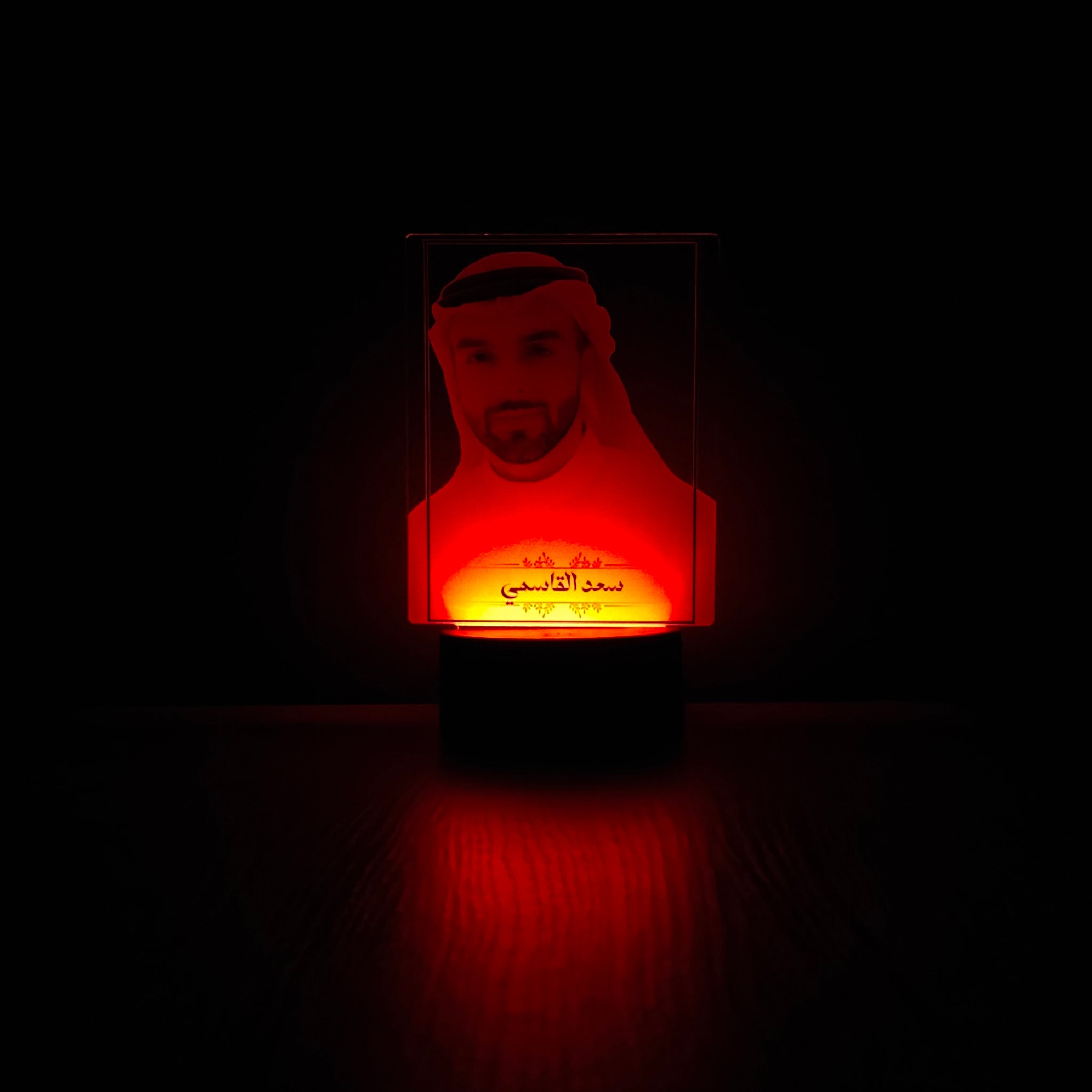 هديه له بصورته مع اسمه