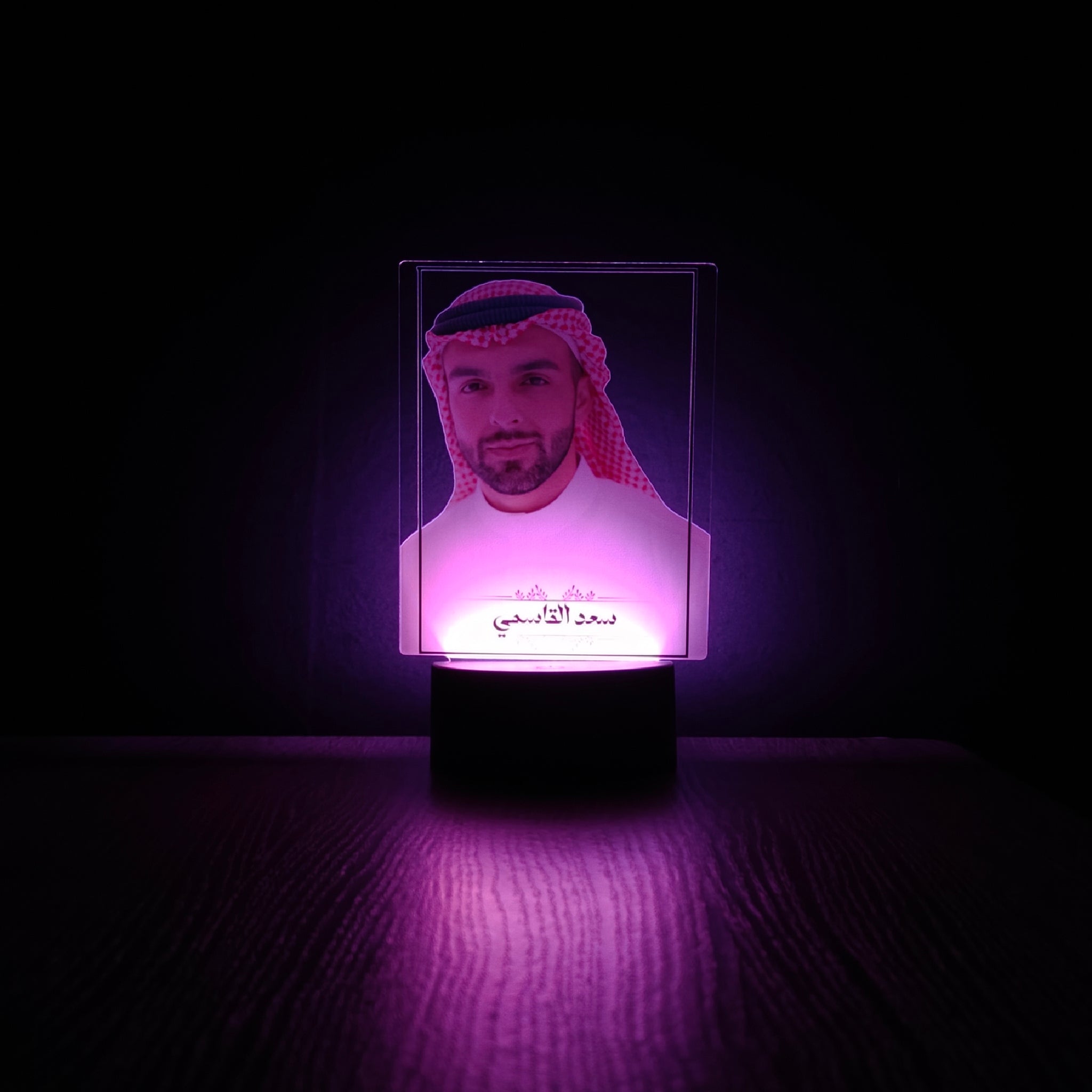 هديه له بصورته مع اسمه
