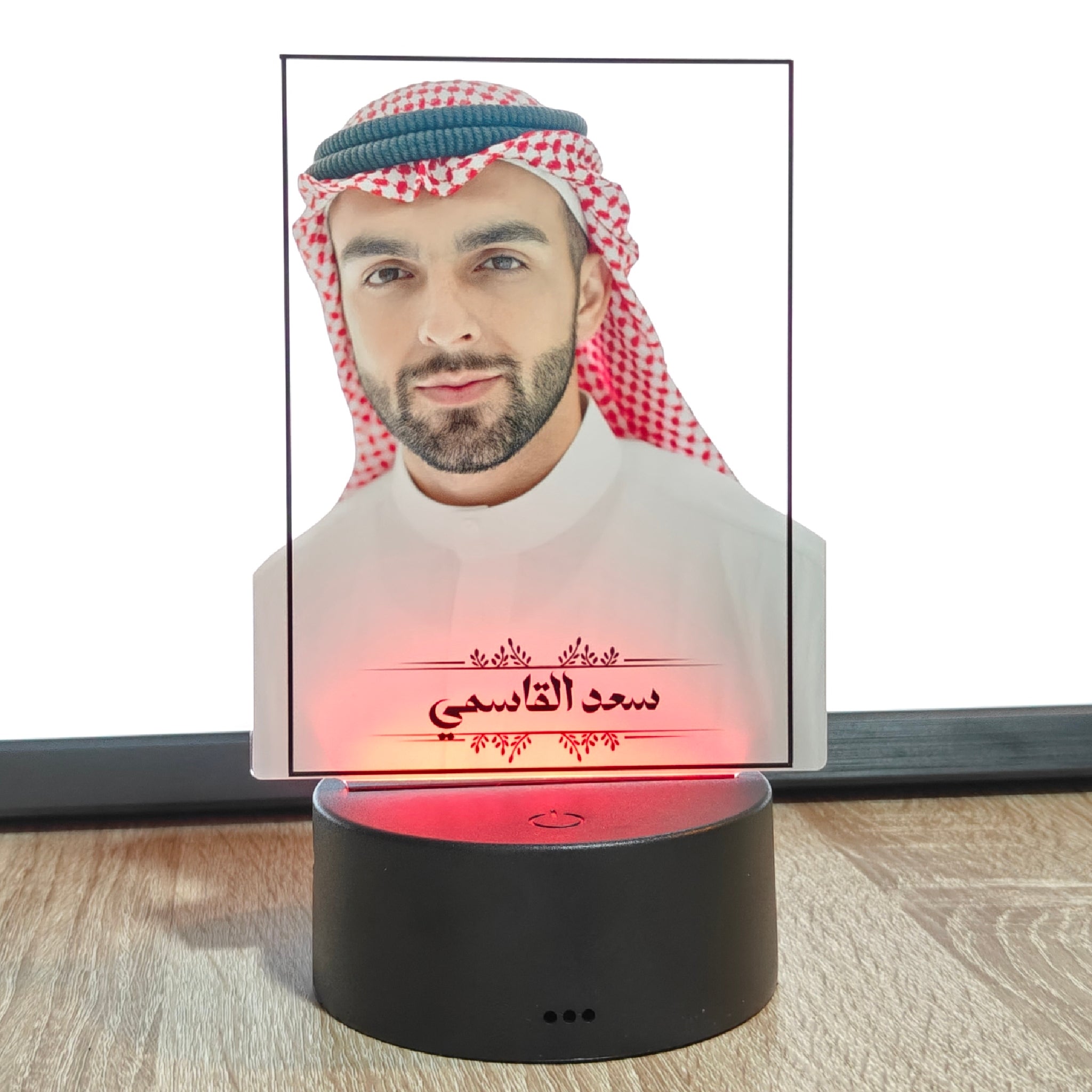 هديه له بصورته مع اسمه